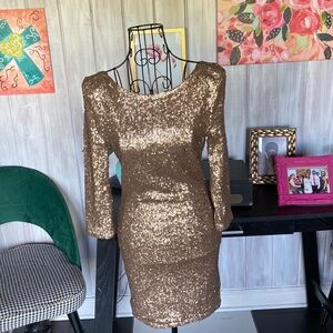 Tobi champagne sequin body con dress 3/4 sleeve backless Sz small EUC